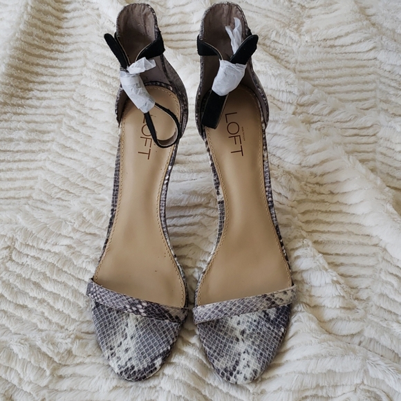 2 for $30🍓LOFT Leather Heels - Picture 2 of 8